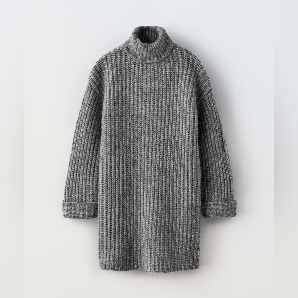✨SALE✨ ZARA KNIT DRESS
✨SALE✨
